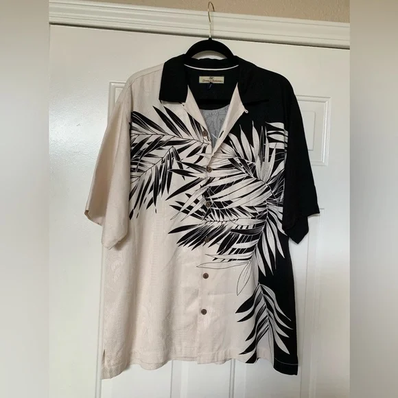 Tommy Bahama Black/Cream Hawaiian 100% Silk Short Sleeve Button Up 🌴 - Picture 1 of 12
